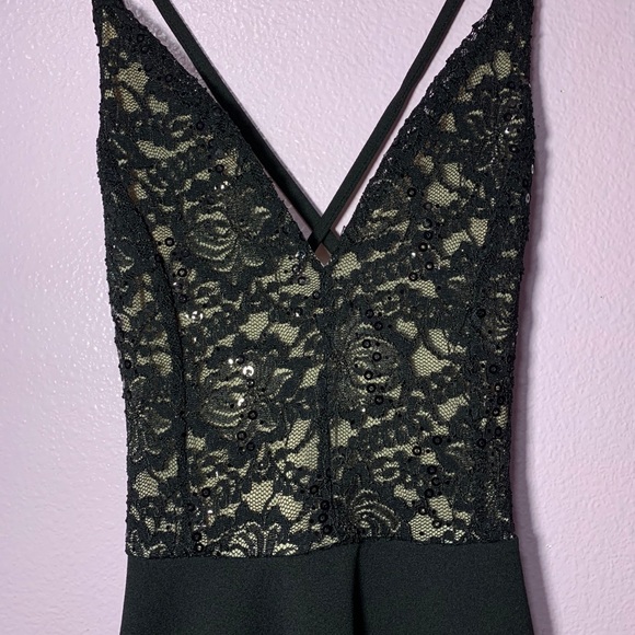 Flowy V-Neck Dress - Picture 3 of 5